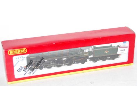 Hornby R2719 BR lined green Britannia class engine and tender No. 70038 'Robin Hood', box outer marked as DCC fitted (G-BG)Co