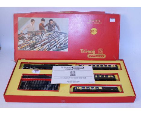 A Triang RS3 train set comprising "Britannia" engine and tender, 3 Pullman cars and series 3 track oval, box lid repaired at 