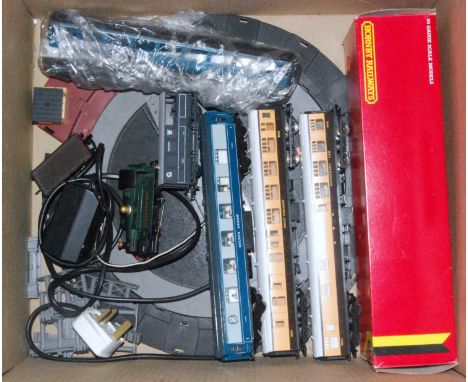 Mixed oddments of Hornby and Lima items including 0-4-0 GWR tank engine 2x Mk1 GWR coaches, BR blue/grey Pullman Car, 2 wagon