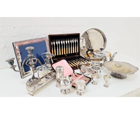 SELECTION OF SILVER PLATED ITEMSincluding a large photograph frame, an oak cased set of twelve fish knives and forks, a three