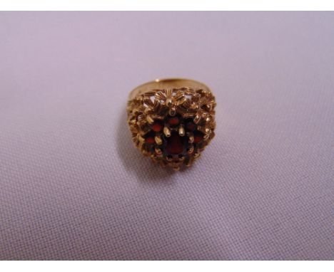 9ct yellow gold and garnet dress ring, approx total weight 4.7g