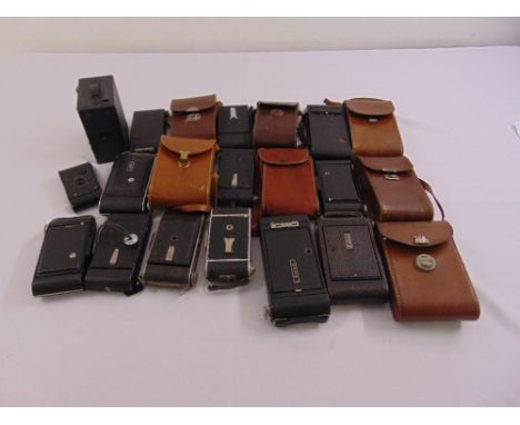A quantity of vintage cameras to include Kodak and Ensign (14)