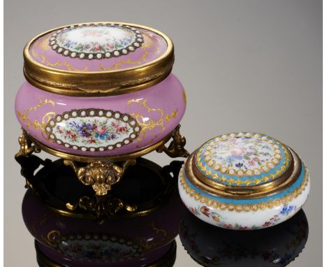 AN OVAL PALAIS ROYAL GILTMETAL MOUNTED PINK ENAMEL BOMBE JEWEL CASKET AND AN ENAMELLED COMPACT, LATE 19TH AND EARLY 20TH C pa