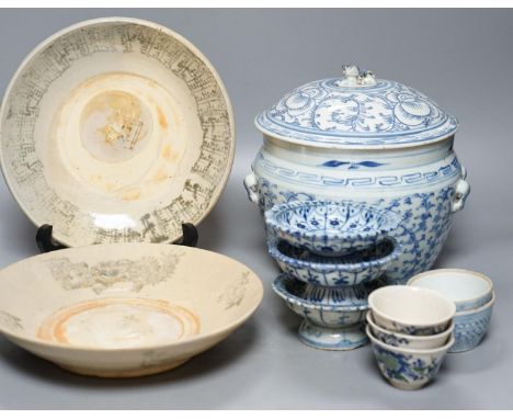 A Chinese blue and white kamcheng, 22.5 cm wide, various dishes and cups