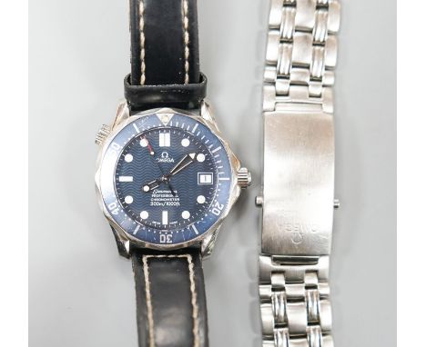 A gentleman's 2006 stainless steel Omega Seamaster Professional chronometer wrist watch, movement c.1120, on associated leath
