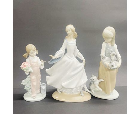 A group of three Lladro porcelain figurines of girls, tallest H. 24cm.