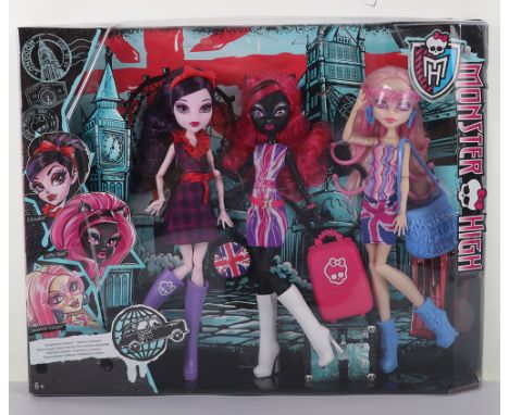 Monster High Elissabat Catty Noir Viperine Gorgon Ghoulebrities in Londoom 3 Pack 2014 New in Box Dolls Mattel. New in box ne