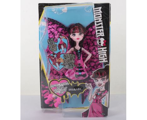Monster High Draculaura Ghoul To Bat Transformation 2015 New in Box Doll Mattel. New in box never been removed. Good conditio