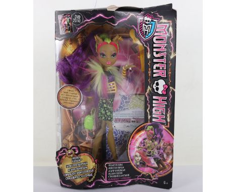 Monster High ClawVenus Freaky Fusions 2013 New in Box Doll Mattel. New in box never been removed. Good condition. Some crushi