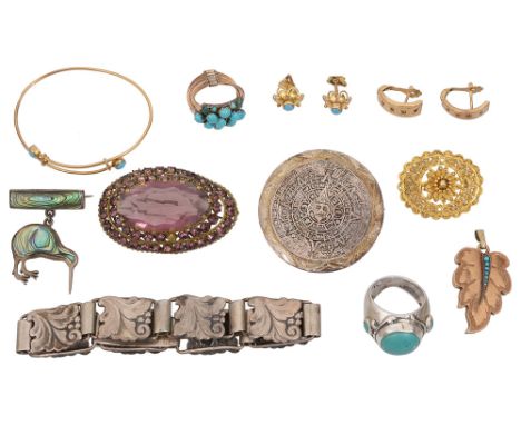 A collection of assorted jewellerycomprising five brooches including a turquoise-set yellow gold foliate locket brooch; two t