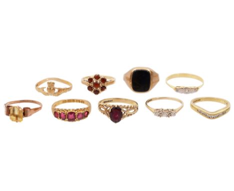 A Victorian 15ct gold ring and various other gold ringsthe Victorian ring set with five graduating red stones in 15ct gold sc