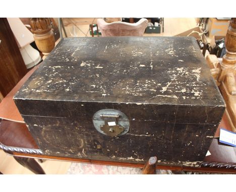 &nbsp;A Chinese lacquered trunk with bronzed lock, key plate and carrying handles, stamped to interior cover, 75cm long x 35 