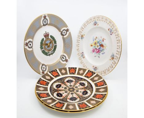 A Royal Crown Derby Collection of Plates, comprising two 1128 Imari Pattern Side Plates, a 1128 Imari Pattern Dessert Plate, 