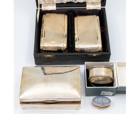 A group of silver to include: early 20th Century cigarette case (damaged); napkin ring oval (boxed); oval pill box with Wedgw