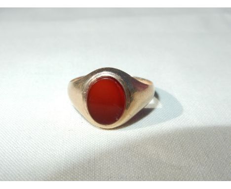 A lady's 9ct gold ring set with a bloodstone,size P