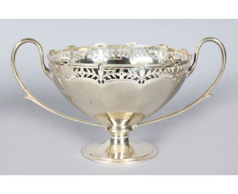 A TWO-HANDLED PEDESTAL SUGAR BASIN with circular pedestal base. London 1912.  Makers: Goldsmith & Silversmith Co.  Weight 16o