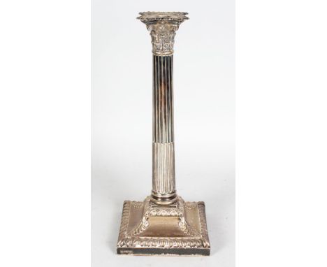 A SINGLE LARGE VICTORIAN CORINTHIAN COLUMN CANDLESTICK on square loaded base. 12ins high.  Sheffield 1907.  Makers: H. E. LTD