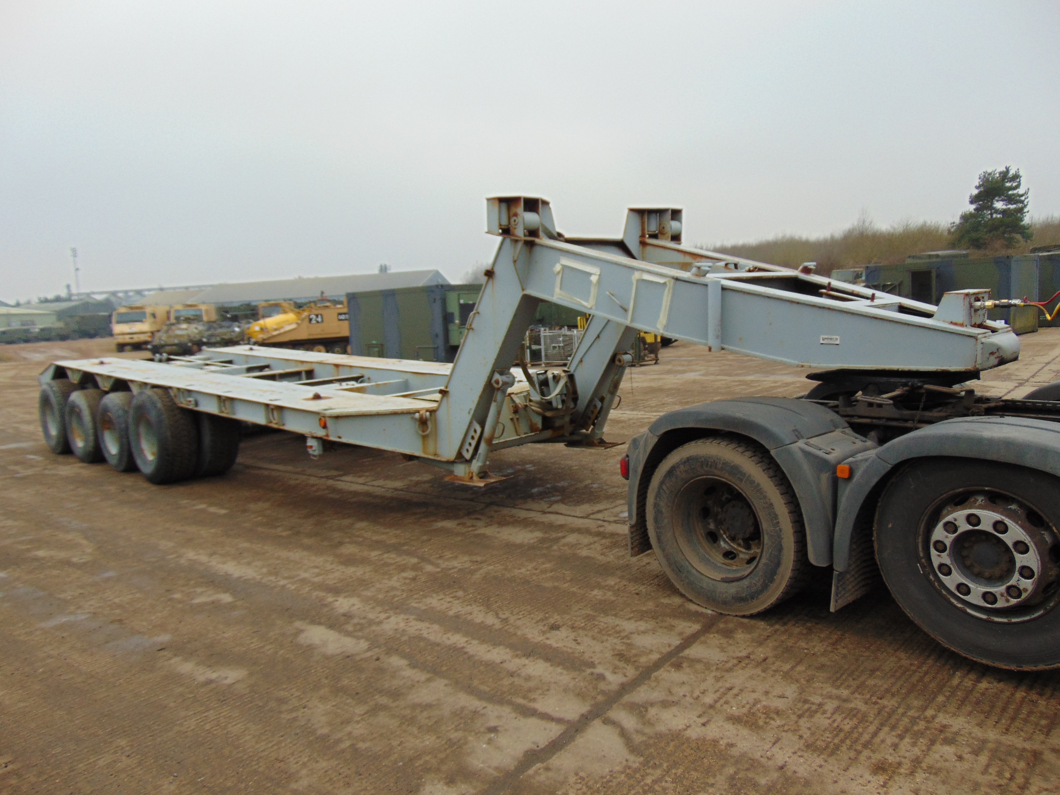 You are bidding on a M747 60 Ton Low Loader Heavy Equipment (H.E.T ...