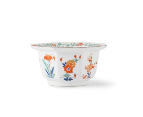 Bol de forme octogonale en porcelaine de Meissen du « Japanisches Palais », vers 1730A Meissen octagonal bowl from the Japane