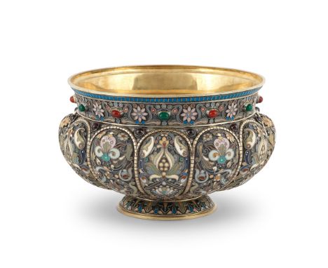 Importante bratina en vermeil et émaux cloisonnésA large silver-gilt and cloisonné enamel bratinaOvchcinnikov with Imperial W