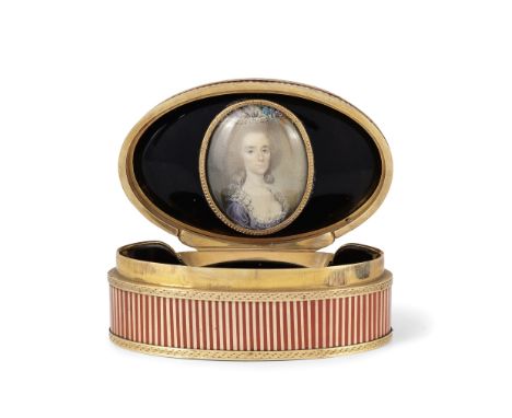 Boite ovale en or et composition, à miniature sur ivoire figurant une femme vers 1770, travail allemand, fin XVIIIe A late 18