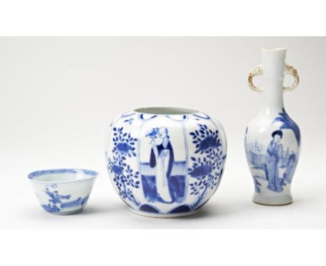 BLUE AND WHITE OVOID VASE LATE QING DYNASTY apocryphal Kangxi four character mark, 10cm high; together with a SMALL BLUE AND 