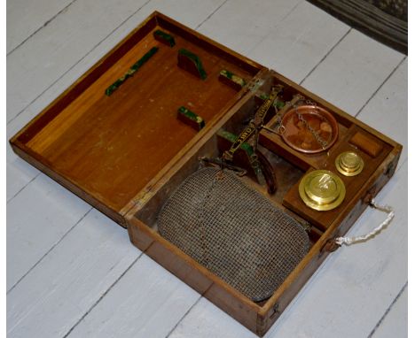 VINTAGE SET OF AVERY'S MATCH FISHING SCALES WITH WEIGHTS & BOX     