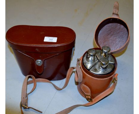 VINTAGE TRAVEL DRINKS SET WITH FITTED SET OF HIP FLASKS & LEATHER BINOCULARS CASE     