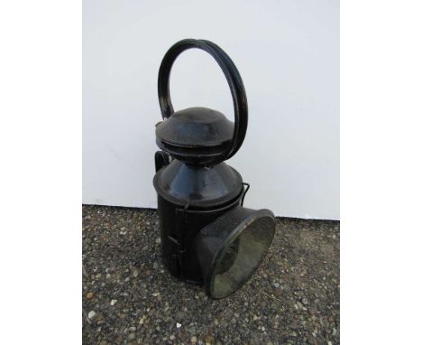 An B.R (E) HALESWORTH three aspect railwayman's hand lamp with ceramic burner