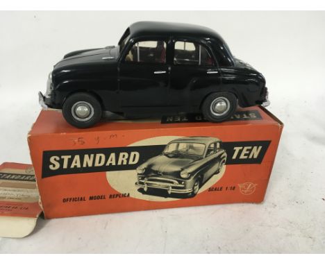 Boxed Model Standard Ten by Victory industries. Authorised-model replica scale 1â€¦18. Battery powered