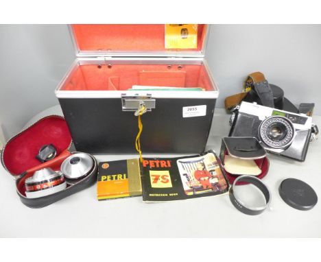 A Petri 75 gauge finder camera with box and accessories 