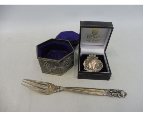 An Oriental silver hexagonal pin cushion, signed to the base, a European silver fork and an Art Nouveau design sterling silve