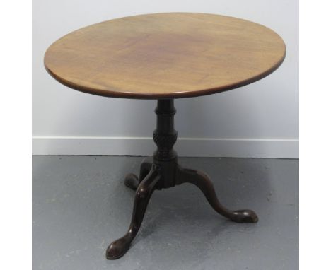 18TH CENTURY MAHOGANY CIRCULAR SNAP TOP TRIPOD TABLE on gun barrel turned and wrythen pedestal with three outswept cabriole s