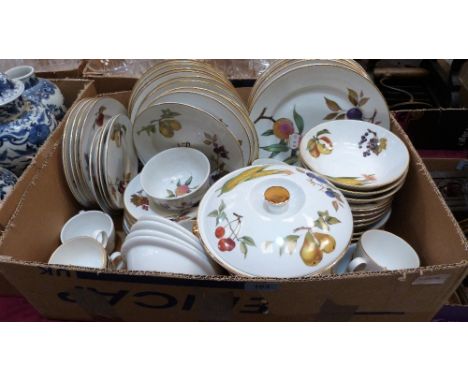 A collection of Royal Worcester 'Evesham' dinner and teaware