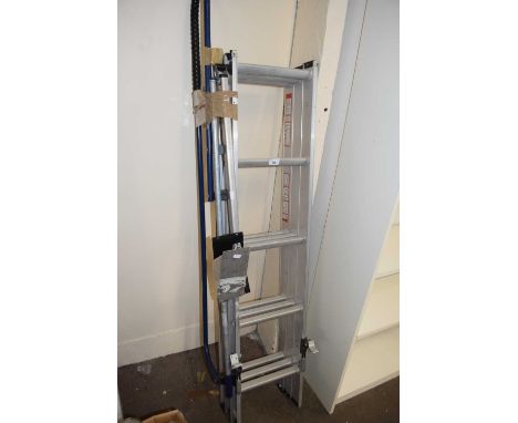 Aluminium folding step ladder