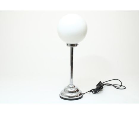 Art Deco table lamp with white opaline globe shade on chrome baseArt Deco tafellamp met wit opaline globe kap op verchroomde 