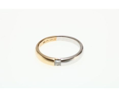 Bicolor golden ring with diamond cushion cut 0.17ct, h.585/000,  size 17.2 br.wt.4.2gr..Bicolor gouden ring bezet met diamant