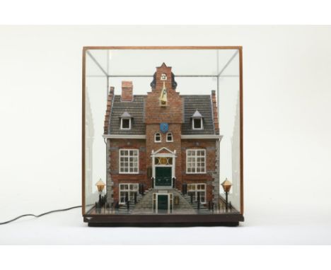 Scale model: City Hall Laren, build in 1889, in glass case, h. 60  cm.Schaalmodel: Gemeentehuis Laren, gebouwd in 1889, gevat