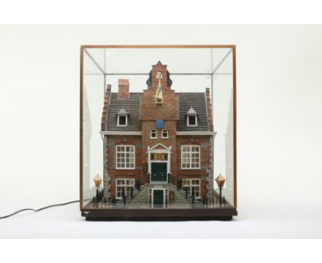 Scale model: City Hall Laren, build in 1889, in glass case, h. 60  cm.Schaalmodel: Gemeentehuis Laren, gebouwd in 1889, gevat