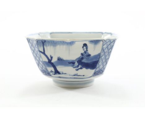 Porcelain square Kangxi bowl, decorated with 3 playing fools on the bottom, outside wall with 4 scenes of Long Lisa in landsc