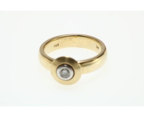 Bicolor ring with brilliant 0.12ct. size 17Bicolor gouden ring bezet met diamant briljantslijpsel ca.  0.12ct. br.gew. 7.0gr.