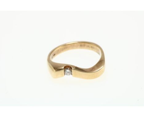 Yellowgold ring with diamond, gr.w. 5.6gr. 585/000, size3 17.4Geelgouden design ring met diamant, br.gew. 5.6gr. maat 17.4,  