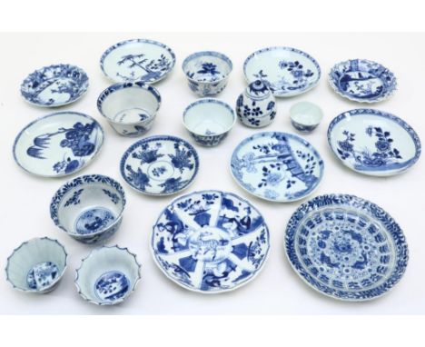 A collectoin of div. porcelain objects, crab and perch Qianlong  cup and saucers, hereby divers cups and saucers decoreted wi
