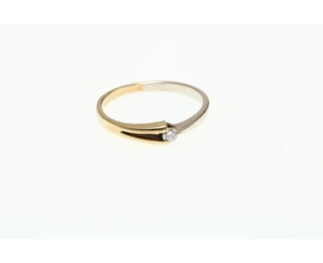 Bicolor gold ring set with diamond brilliant cut 0.05ct. size 16.8 mem. 585/000Bicolor gouden ring bezet met diamant briljant