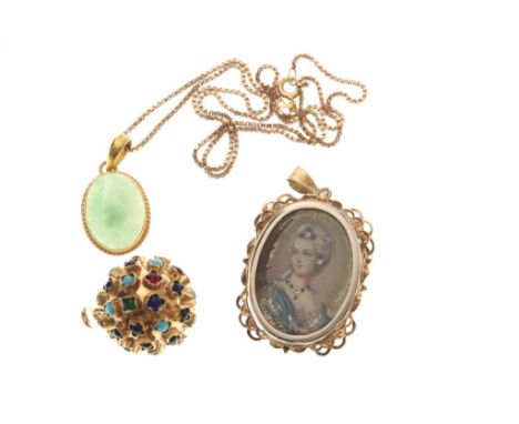 Assorted lot jewelry. Lot gold work with pendant with portrait of  lady, cocktail pendant with colored stone and necklace wit