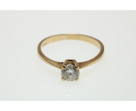 A yellow golden ring mounted with brilliant ca. 0.30ct. size 16.6Gouden solitairring bezet met diamant briljantslijsel ca.0.3