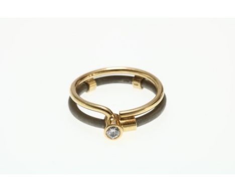 Titanium with golden ring mounted with brilliant 0.12 ct.  585/000, size 16Titanium met gouden ring bezet met diamant briljan