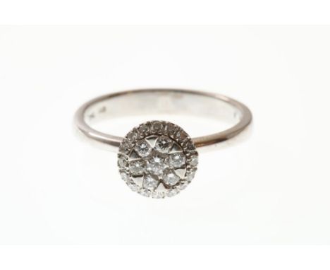 A white golden ring with brilliants ca. 0.40ct. size 17.5Witgouden rozetring bezet met diamant briljantslijpsel ca.  0.40ct.,