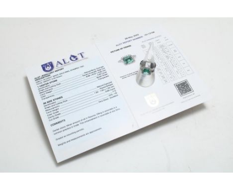 A white golden ring mounted emerald 2.8ct. and 36 brilliants ca.  0.68 ct. 750/000 with certificate ALGT.Witgouden carre ring