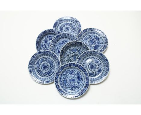 A set of 8 porcelain crab and seabass, marked in double circkle,  China 18th century, diam. 14 cm. (1x grote chip, 3x frittin